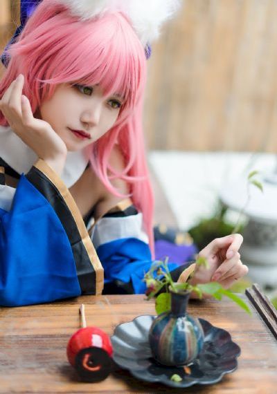 凯茜顺从的女孩