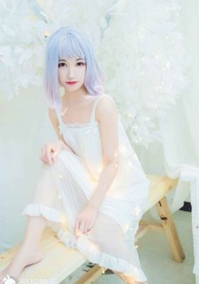 变成黑皮肤女孩和朋友在一起动画