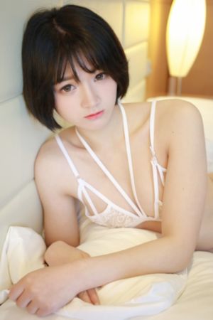 他揉捏她两乳不停呻吟