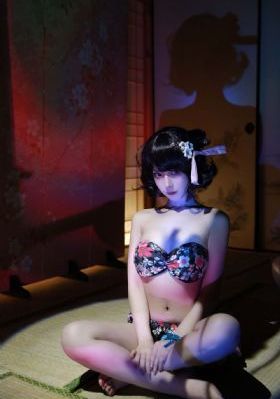 吸血裸女